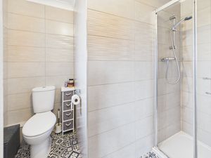 En-suite- click for photo gallery